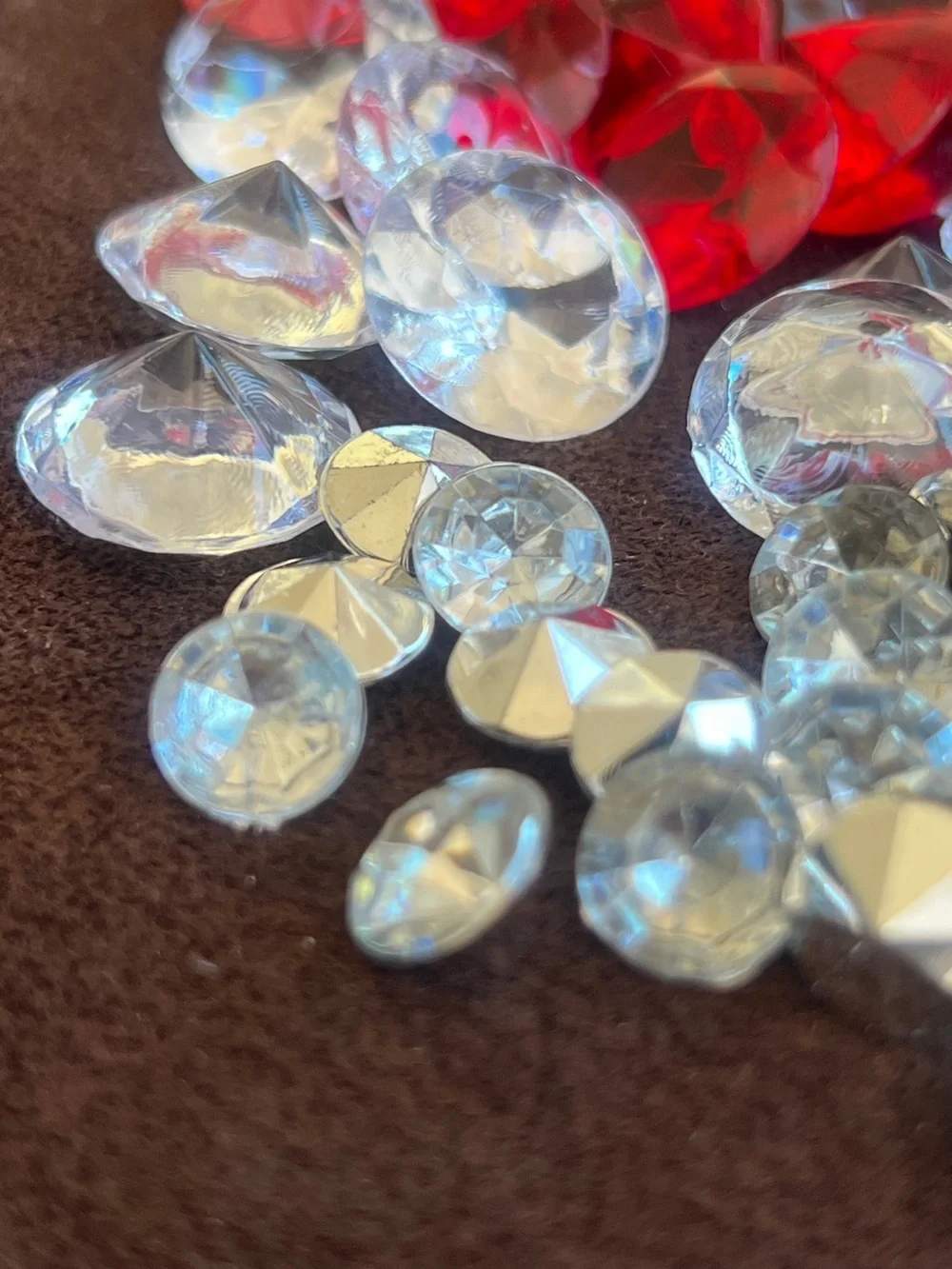 Acrylic Faceted Gems for Crafts – 40 pcs (New)